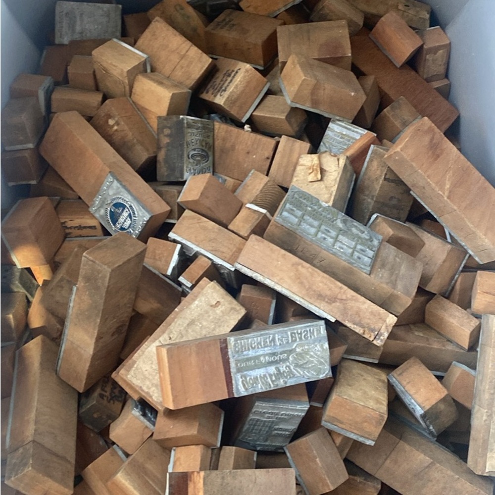 Lot Of 100 Assorted Pieces Vintage Letterpress Printing Wooden Block 1940-1960s - Picture 3 of 7